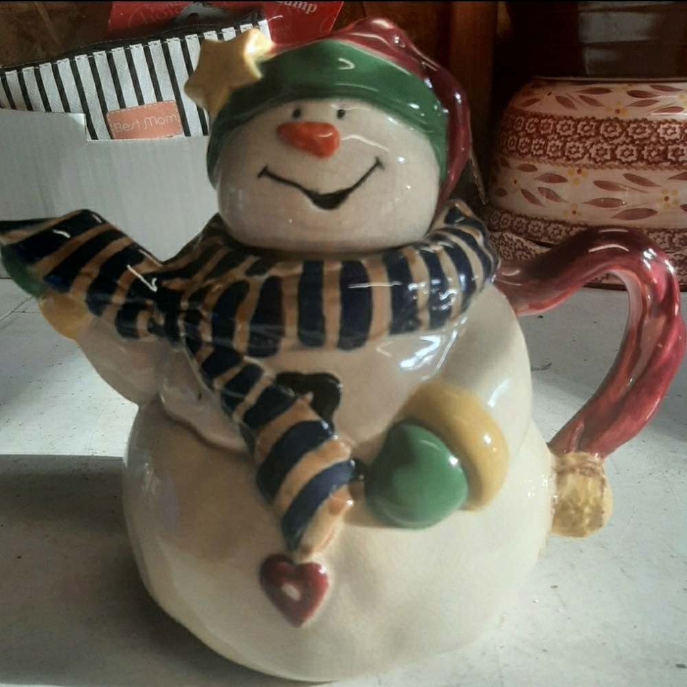 NWT COLLECTIBLE BELLA CASA BY GANZ CHEERFUL SNOWMAN TEAPOT